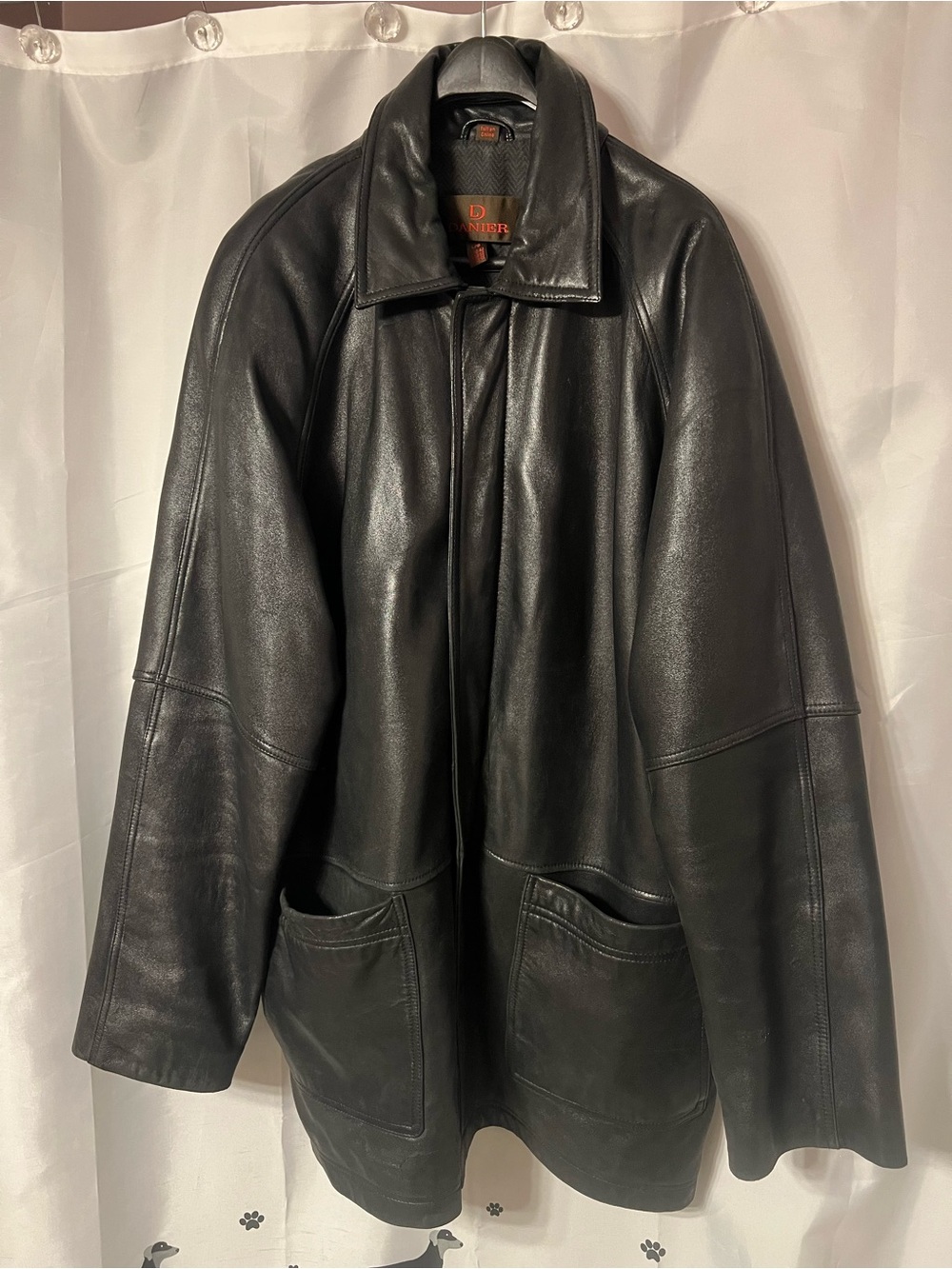 Men's Vintage Black Leather Jacket - Classic Collared Coat. Size L.  EUC.